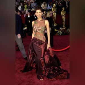 Halle Berry Oscars 2002 dress Style same designer!!